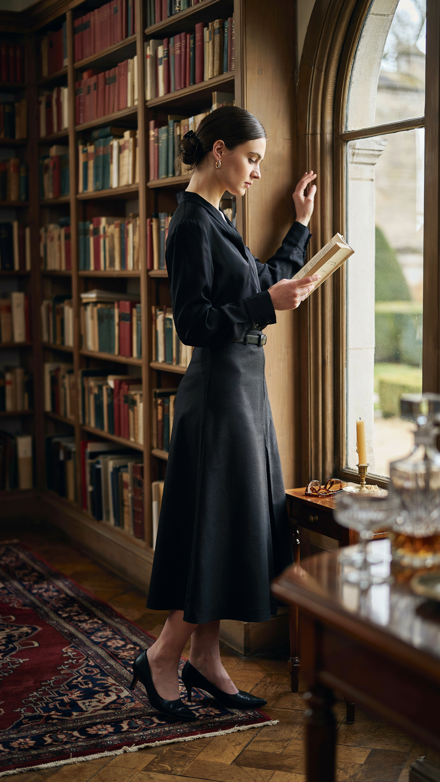 Elegant all black outfit with blouse and midi skirt inspired by old money fashion